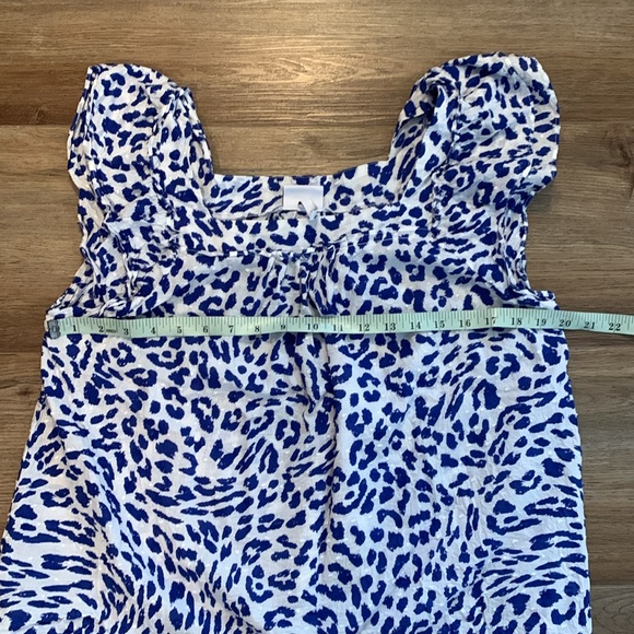 “The Get” animal print blue & white top size Large - Picture 5 of 10
